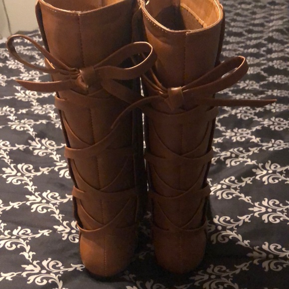 Girls boots (worn just a couple of times) - Picture 2 of 3